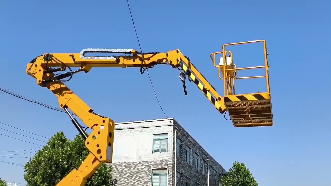 Self-Propelled Articulating Boom Lift